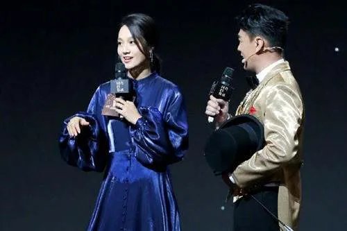 朱丹和伊一同出于浙江卫视，你觉得谁的主持风格更有特色？