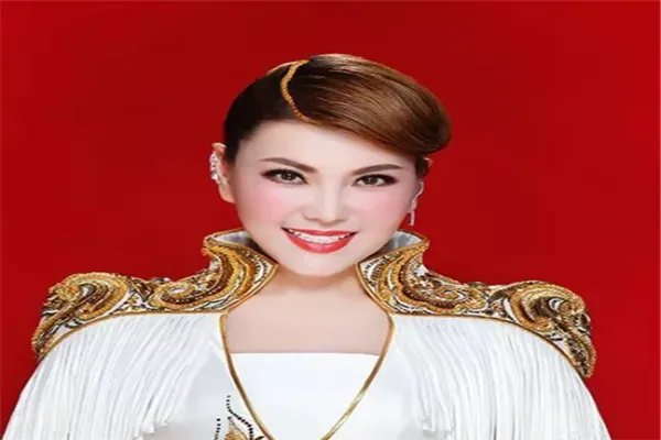 草原十大歌手：乌兰托娅上榜，她是凤凰传奇主唱