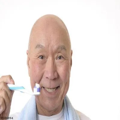 舌苔厚白且口臭是怎么回事