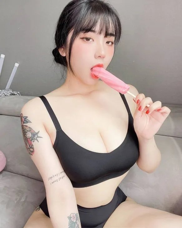 超有弹性的身体！韩国肉感正妹“echi”美照欣赏