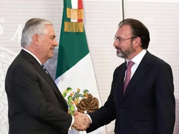 墨西哥总统与到访的美国国务卿举行会见，此次会见讨论了哪些内容？