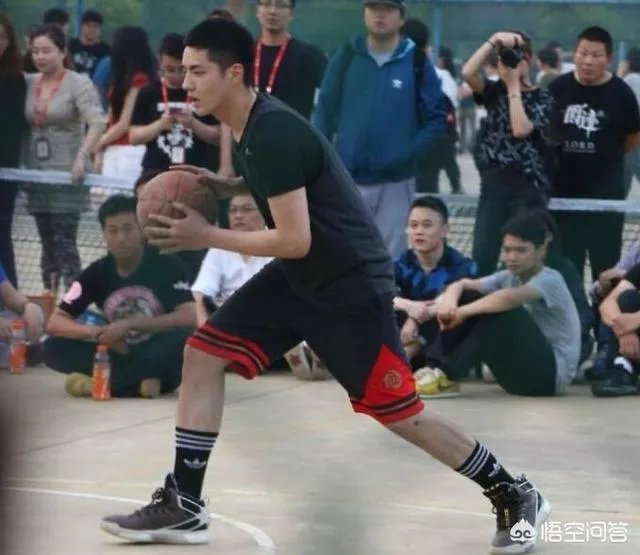 周琦入选福布斯30岁以下亚太杰出青年榜，吴亦凡当评委，你怎么看？