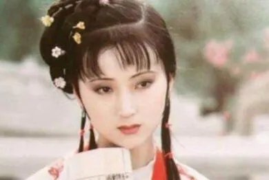 贾宝玉的性格特点是什么？为何他显得格格不入呢？