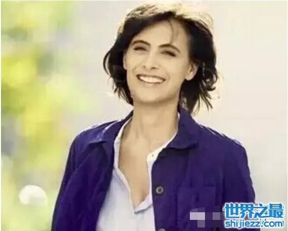 法国总统马克隆妻子年轻照片曝光，年轻时竟是大美女 