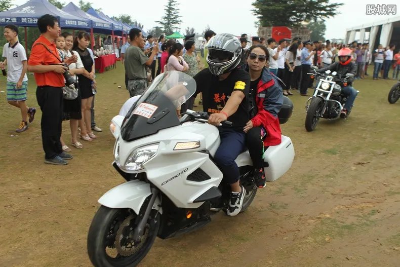 男子网购袖珍摩托 袖珍摩托多少钱一辆？