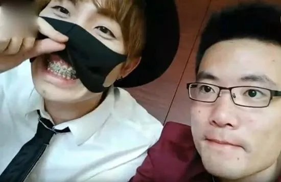 小漠的名字叫吴思豪吗？