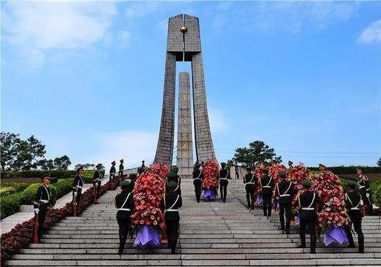 烈士纪念碑献花篮活动在哪里举行？