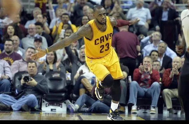 欧文单节21分带领骑士逆转 却暴露马刺式缺陷成卫冕障碍