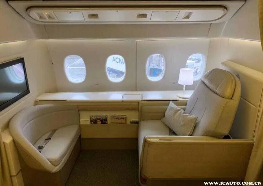 飞机头等舱在什么位置