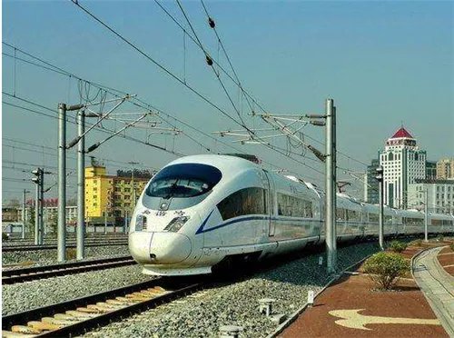 自制航模逼停高铁 导致列车延迟22分钟 男子已被行拘