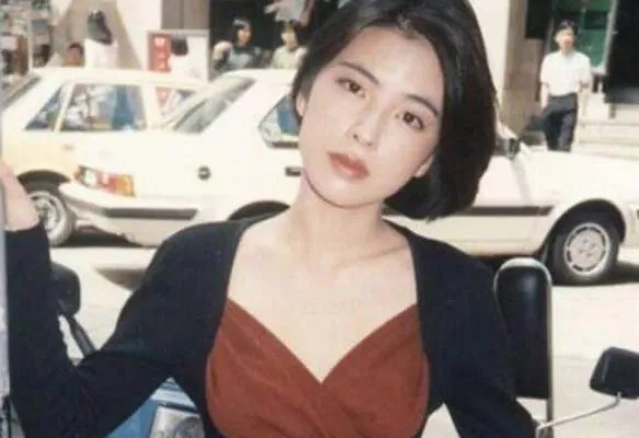 张学友老婆叫什么名及资料：张学友的老婆年轻时照片