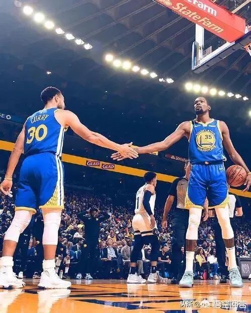 库里9记三分射穿骑士，没有詹姆斯的骑勇大战还有多少人关注？