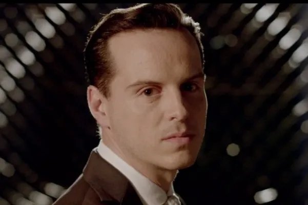 四个打败夏洛克的人是：艾琳·艾德勒(四人中唯一的女性)