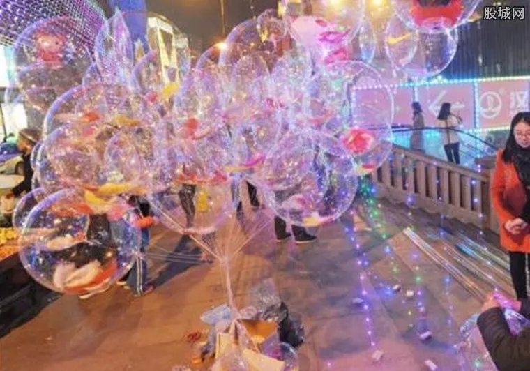 网红气球炸伤4人 网红气球30元一个很受欢迎