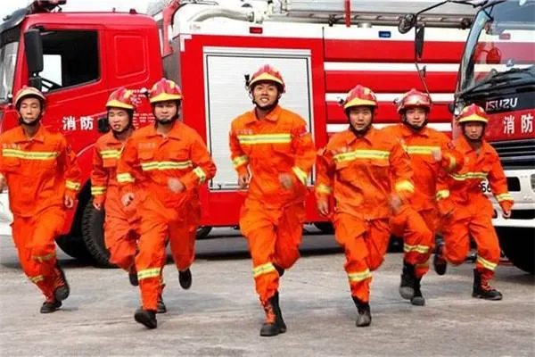 幼师和消防员的爱情