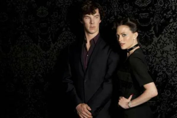 四个打败夏洛克的人是：艾琳·艾德勒(四人中唯一的女性)