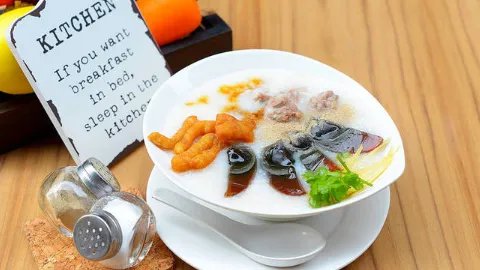 松花蛋不能和什么一起吃