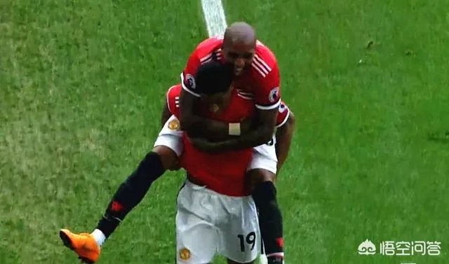 阿什利杨是怎么防住萨拉赫的？