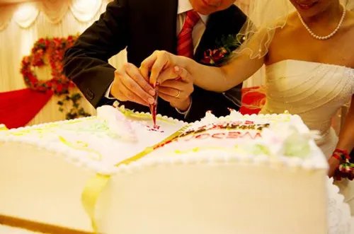 婚礼礼仪新郎新娘怎么做 婚礼上的礼仪应注意哪些