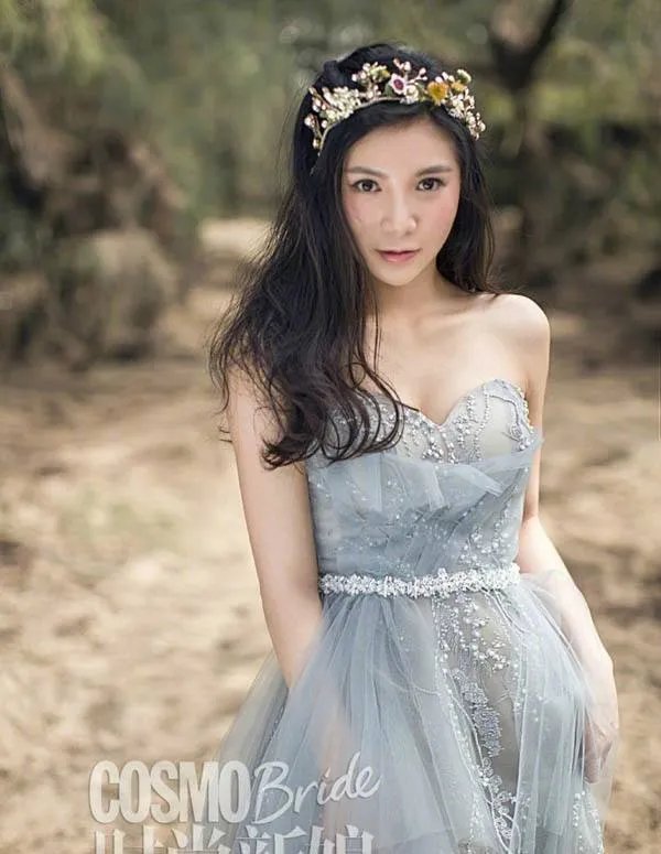 何姿自曝大尺度私照 曝大尺度照片是怎么回事