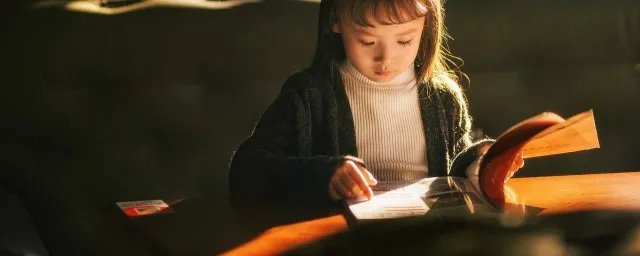 五千仞岳上摩天的意思