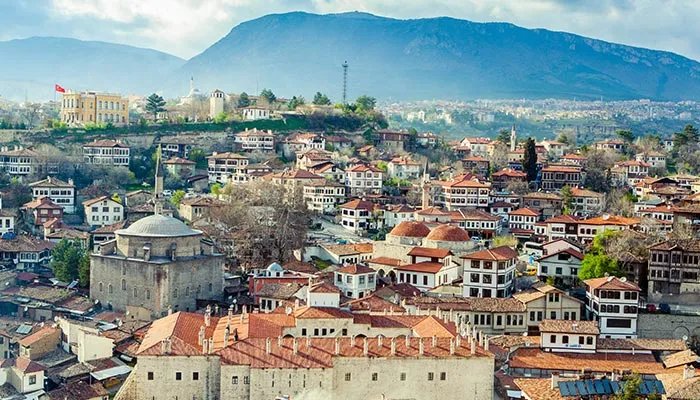 厄瓜多尔人口和面积 厄瓜多尔人口和面积分别是