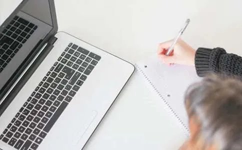 以月为话题的作文