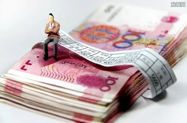 女子为讨加班费奔走10年 涉及到劳动法哪一条？