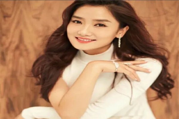 草原十大歌手：乌兰托娅上榜，她是凤凰传奇主唱