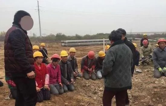 农民工下跪求活干，现在的农民工市场如何？