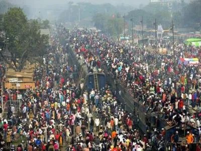 印度搭火车像打仗，有什么办法能改善现状？