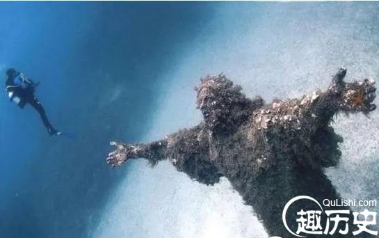 揭秘！美国深渊基督里的秘密 望向天空