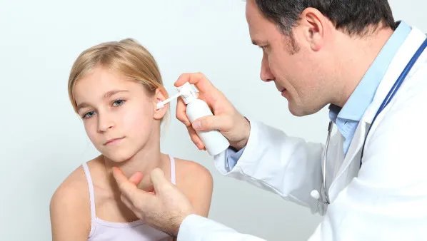 耳朵进水怎么办