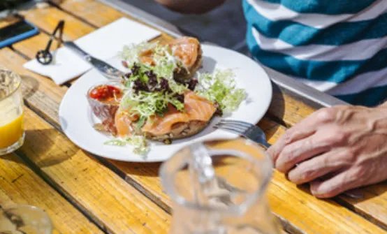 梦见吃鱼是什么意思 做梦梦见吃鱼是什么预兆