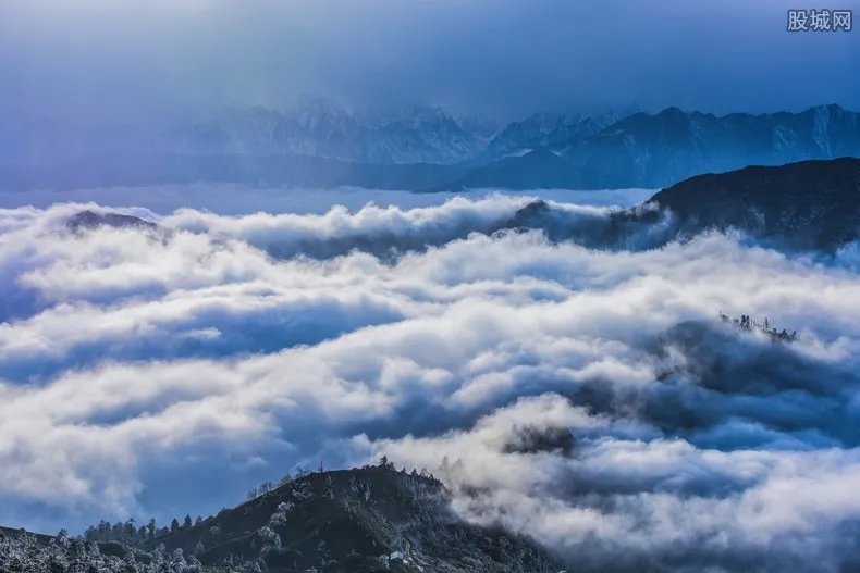 游客紫金山顶跨年 南京紫金山旅游攻略