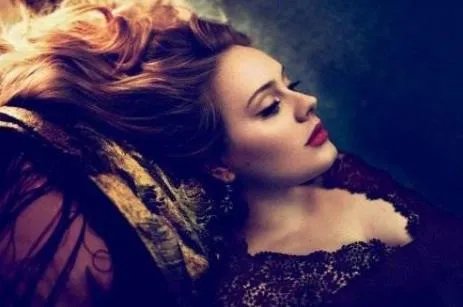 阿黛尔霉霉或合作新作品，同居数日设备也搬进了家中