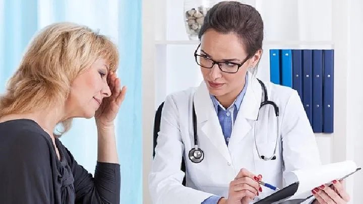 青春型精神病表现