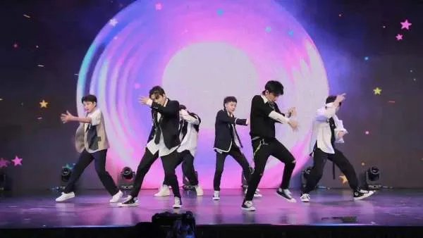 Project C全新自作曲治愈上线，这个男团的成团形式是怎样的？