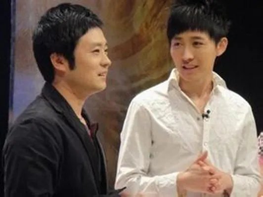 王亦丰整容前照片被曝光 被指混血身世造假