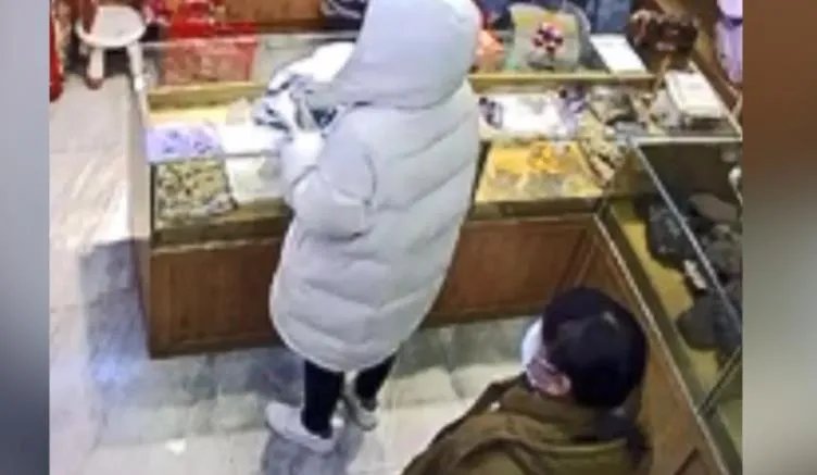 6岁女童看店2人用98元买走60根虫草 价值数千元