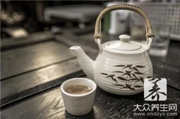 白醋去水壶水垢的方法 　　