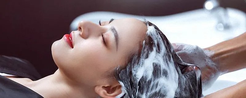 梦见自己洗头发是什么意思 梦见自己洗头发代表什么预兆