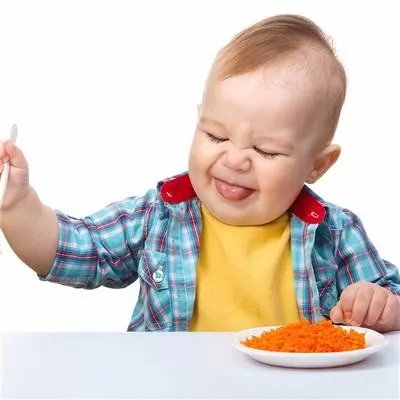 婴儿吃手怎么办