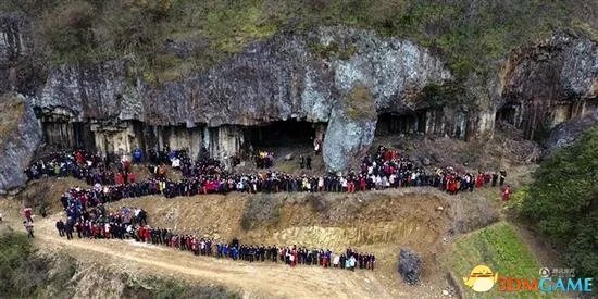 震撼同框！500人的全家福 这家人相互间都认识吗？