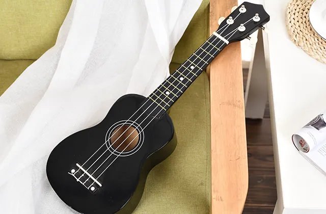小吉他叫什么名字 小吉他和大吉他有什么区别