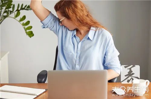 突然腋下疼痛怎么回事？