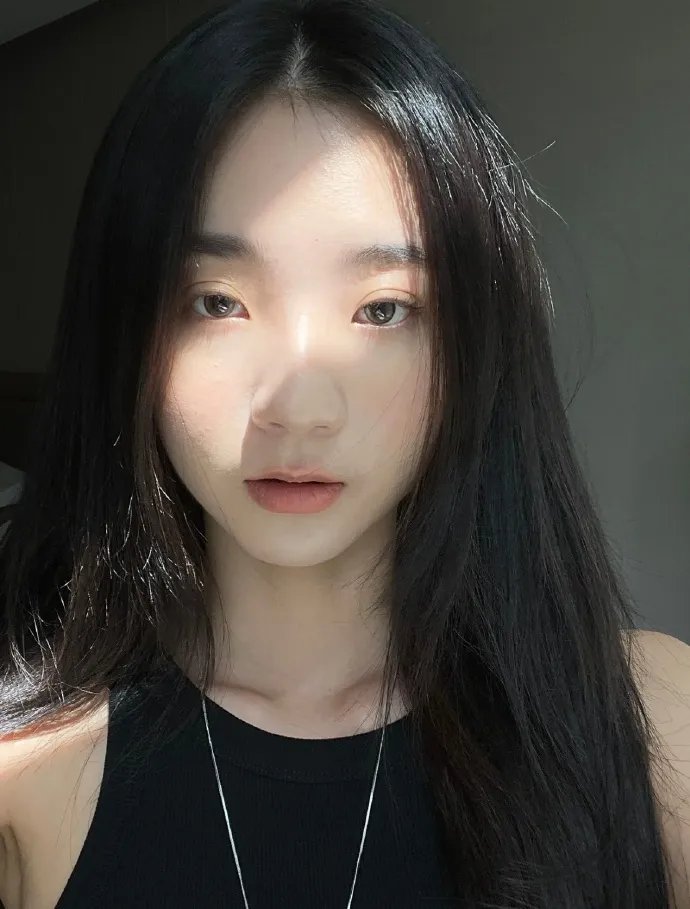 黄欣苑国籍是哪国人？黄欣苑个人资料（三处纹身含义）