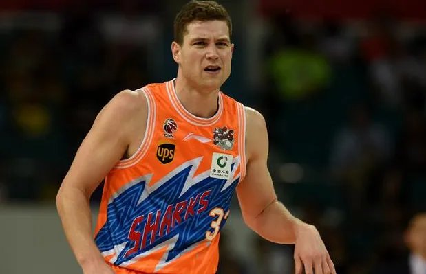 三外援合砍81分广州大胜上海比赛情况是怎样的？