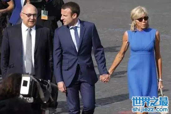 法国总统马克隆妻子年轻照片曝光，年轻时竟是大美女 