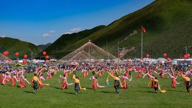 锅庄是什么意思？